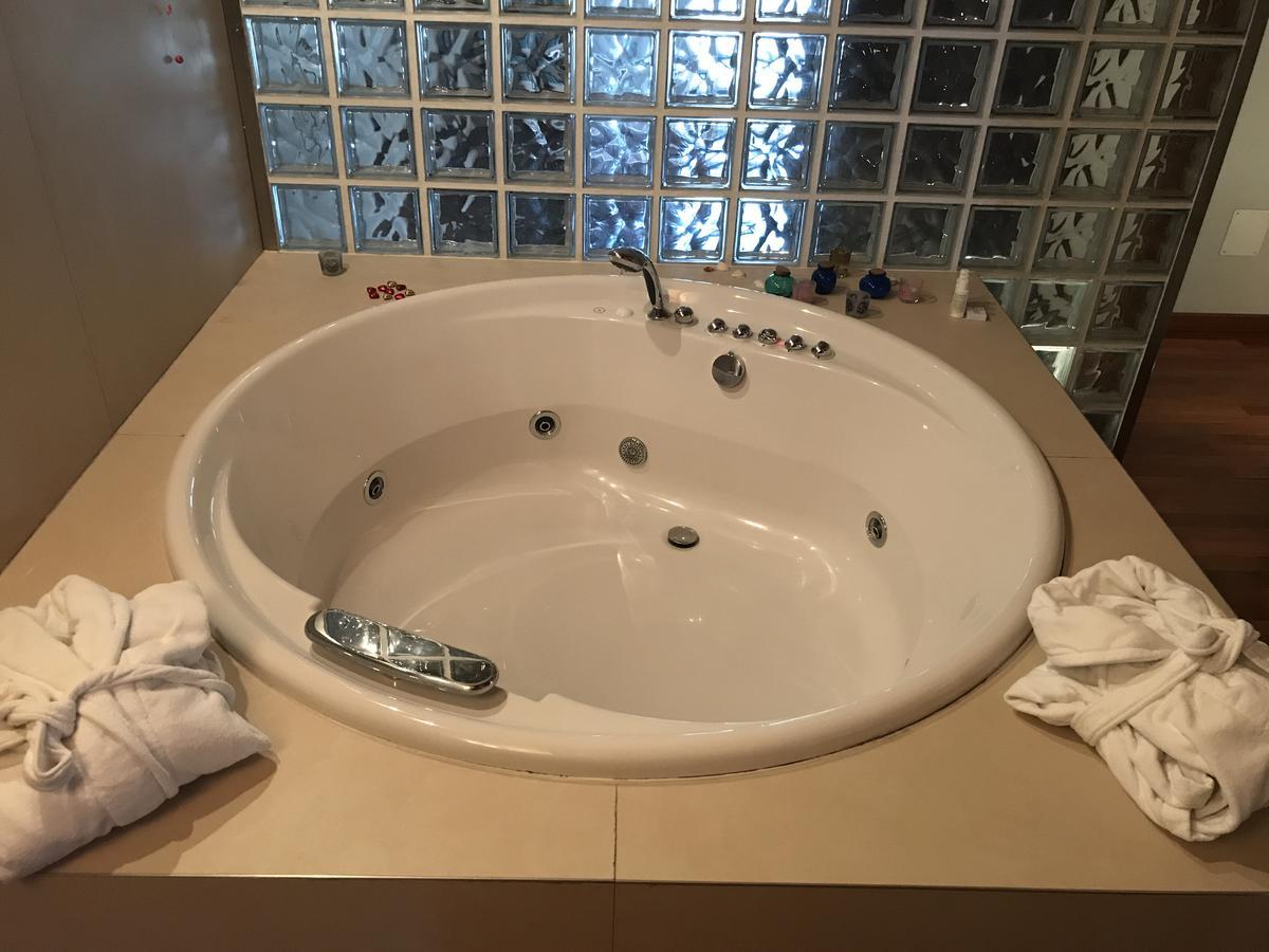 Parizzi Suites & Restaurant 파르마 외부 사진