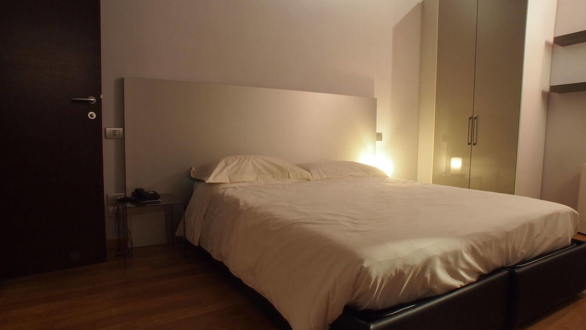Parizzi Suites & Restaurant 파르마 외부 사진